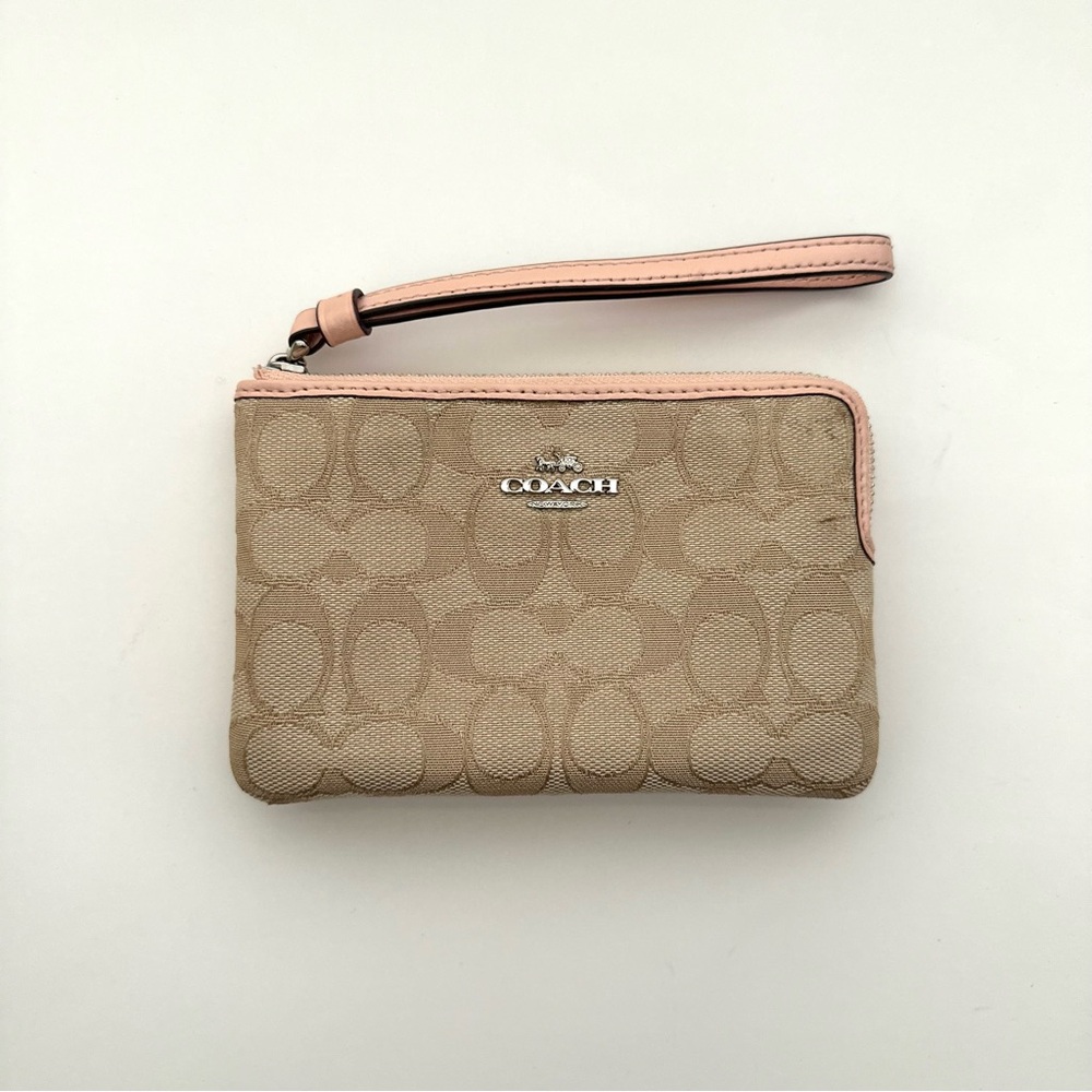 Coach corner zip wristlet - peachy pink